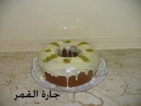 كيكة الفستق بالصلصة البيضاء.jpg